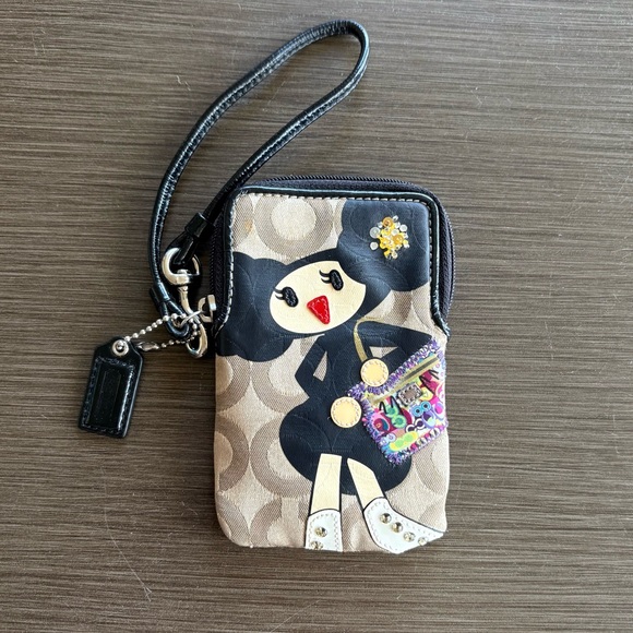 Coach Poppy-Chan Pepper Cell Wristlet (Japan Exclusive) 2009 - Picture 3 of 10